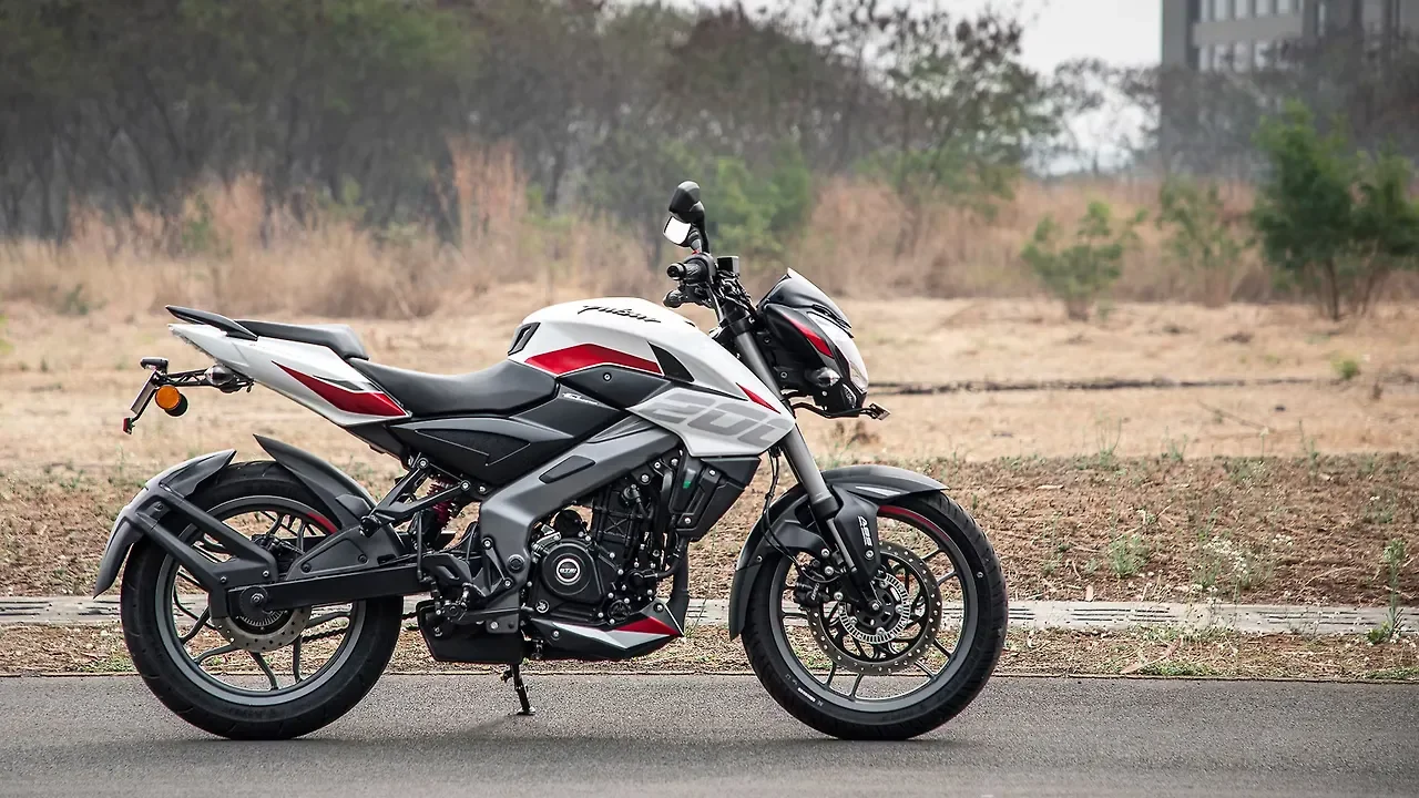 Bajaj Pulsar NS200 ABS - View 1