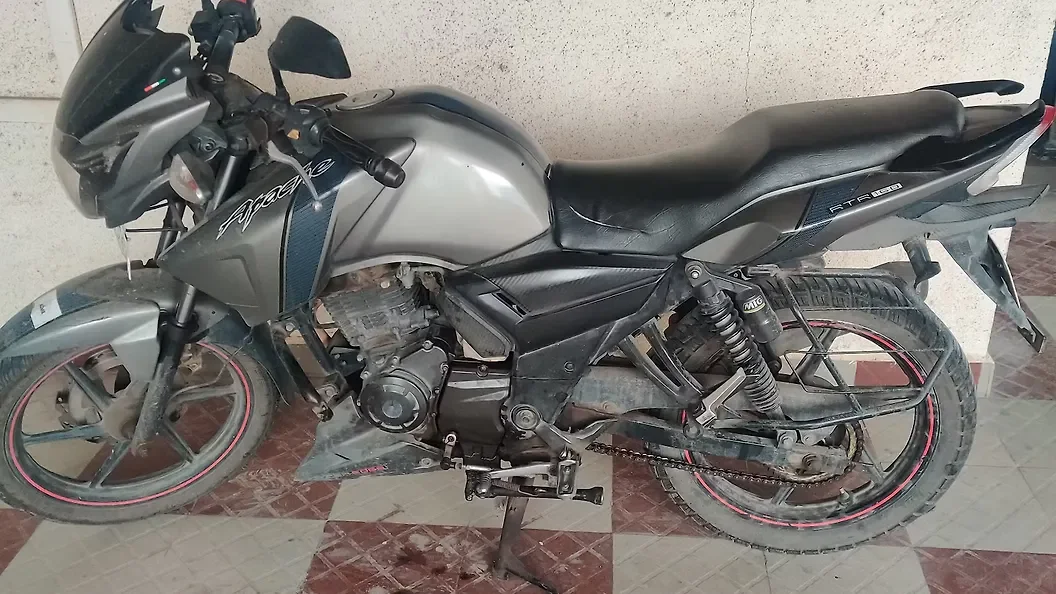 TVS Apache RTR 160 2V Matte Titanium - View 1
