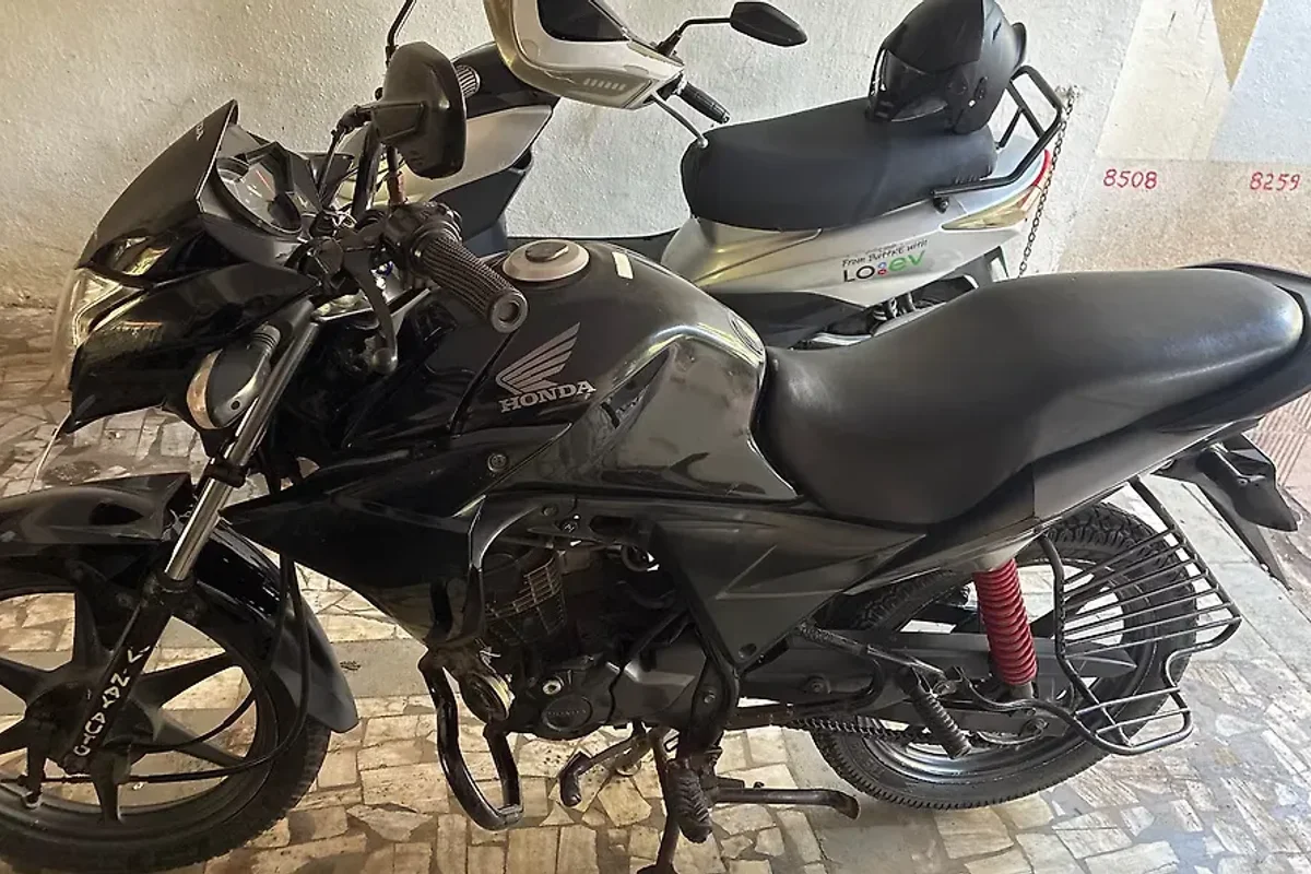Honda CB Twister - View 1